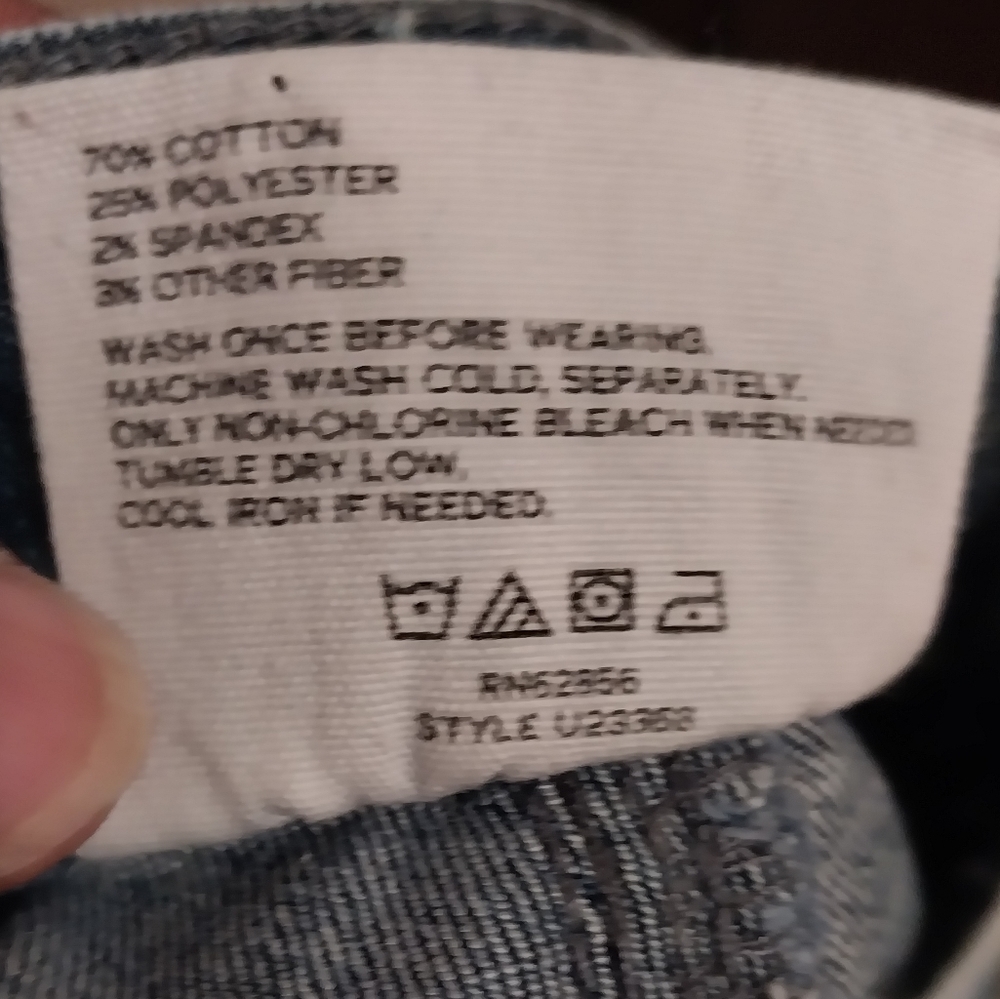 Distressed jeans - Picture 2 of 7